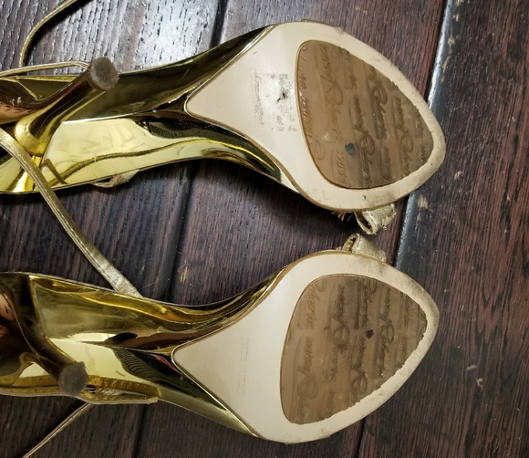 Cream and gold heel sandal - Picture 5 of 5